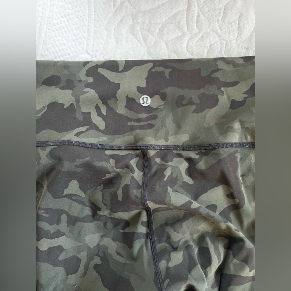 Army Green Camo lululemon Wunder Unders 28 inches